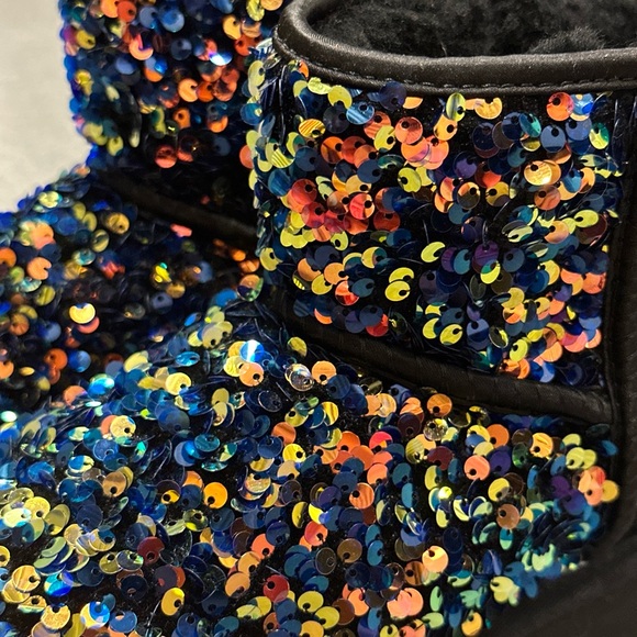 UGG Classic Mini Sequin In Medallion Blue size women’s 6 new without box - Picture 11 of 12